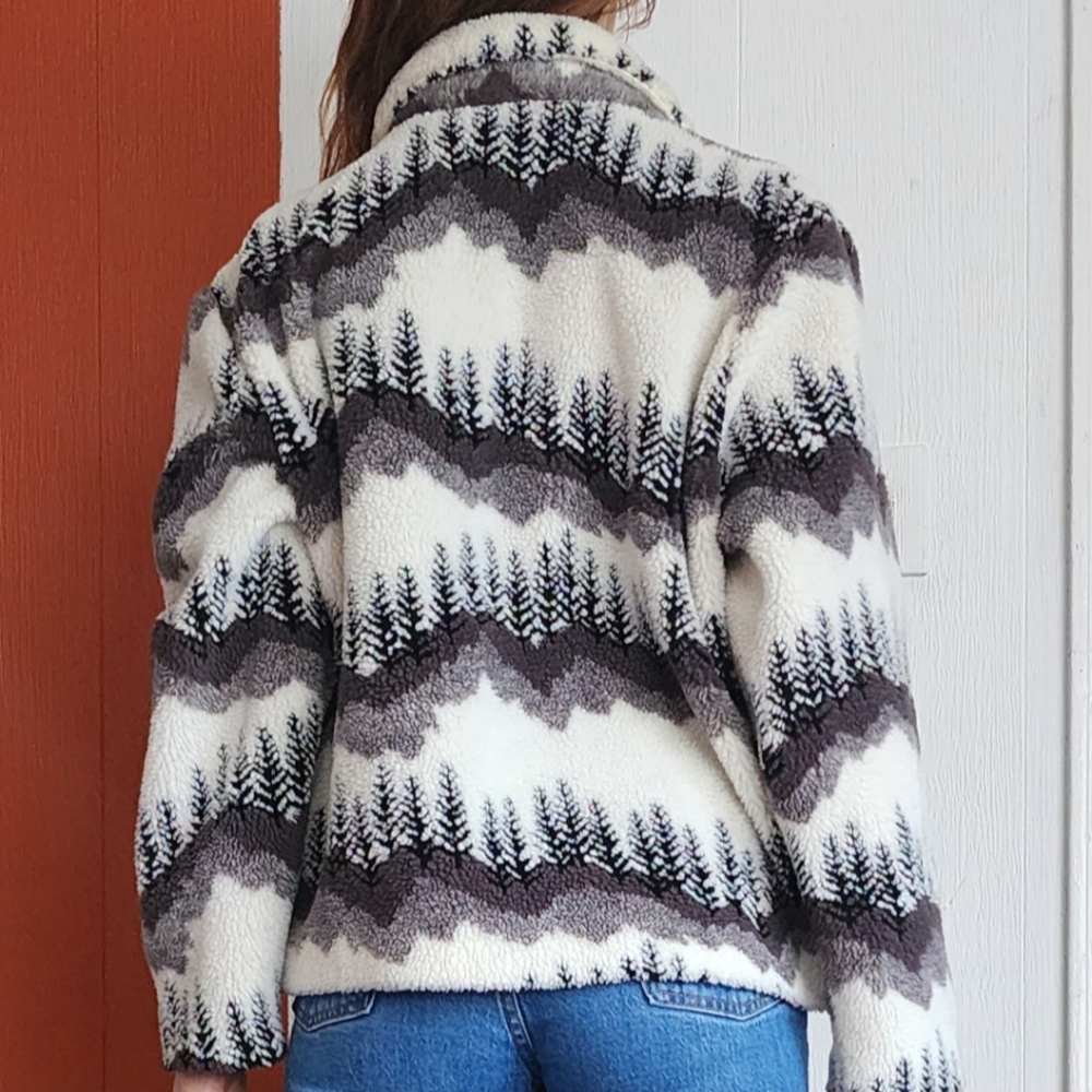 Cozy Vintage Willow Ridge Forest Theme Fleece Jacket